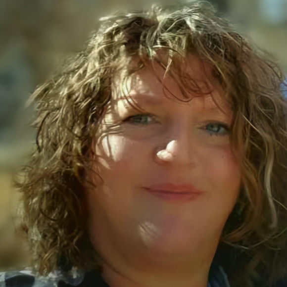 Profile Picture of Angie Kneisel (@angie_kneisel) on Poshmark