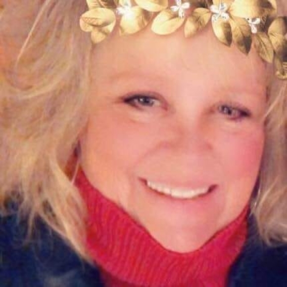 Jen Desplinter - Poshmark Profile Picture of Jen Desplinter (@jendesplinter) on Poshmark