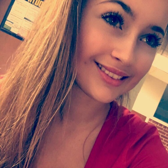 Profile Picture of Izzie Ratsek (@izzieratsek) on Poshmark