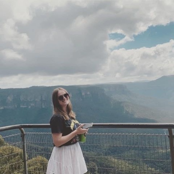 Profile Picture of Lacey Selmes (@laceymusic23) on Poshmark