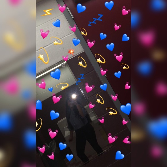 Profile Picture of Karen Barba (@karennnn1) on Poshmark