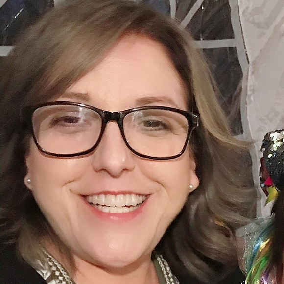 Profile Picture of Alicia Lara (@plara2036) on Poshmark