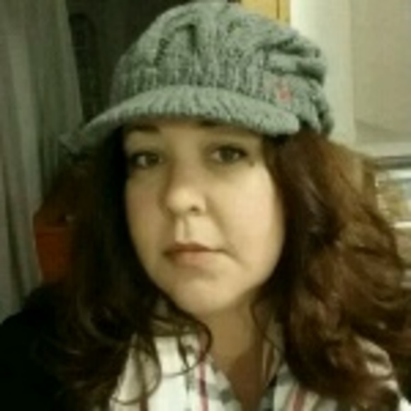 Profile Picture of Heidi Hanzely (@framboise85) on Poshmark