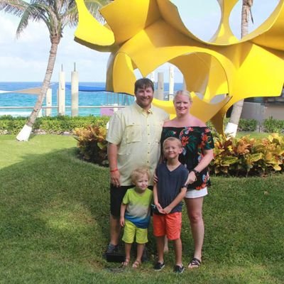 Profile Picture of Lisa Hendrix (@lisahen1115) on Twitter