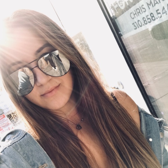 Profile Picture of Violeta Viladeris (@violetavil) on Poshmark