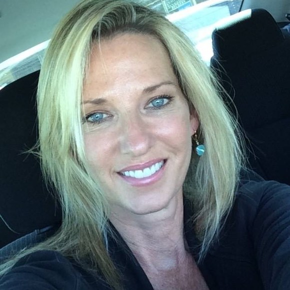 Profile Picture of Robin Owen (@robinowen) on Poshmark