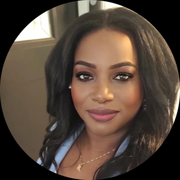 Profile Picture of Lorraine Lee (@logansapphire9) on Poshmark