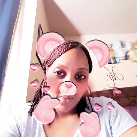 Profile Picture of Michele Epps (@sug1234) on Poshmark