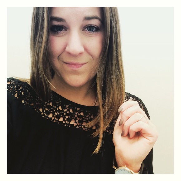 Profile Picture of Kelly Anthoine (@khickloset) on Poshmark