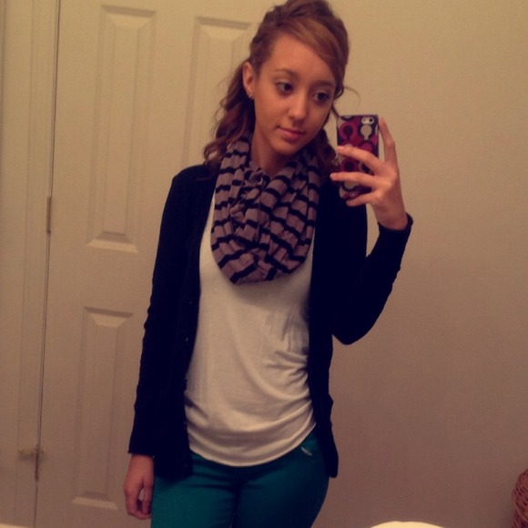 Profile Picture of Alexis Crittendon (@alexisrenea4) on Poshmark