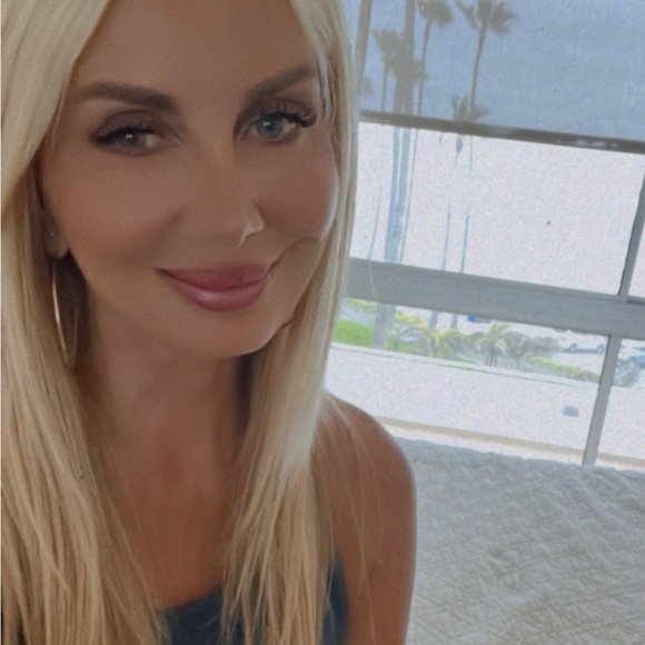 Profile Picture of Renee Fontaine (@reneefontaine1) on Poshmark