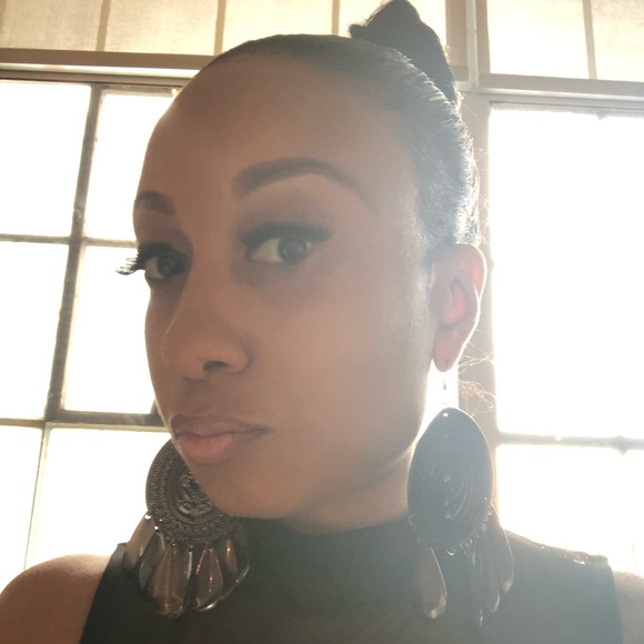 Profile Picture of Charlise Cole (@charlise) on Poshmark