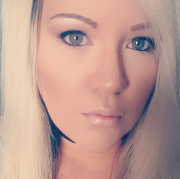 Profile Picture of Jenifer Nehmer (@berryberry913) on Poshmark