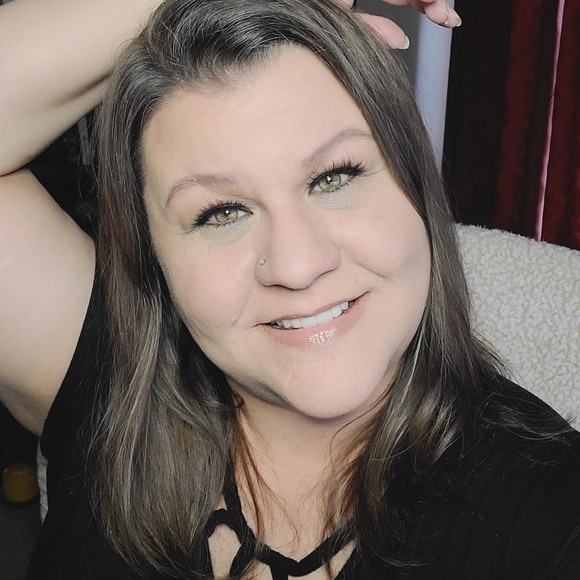 Profile Picture of Nickie Andresen (@crazytimesfour) on Poshmark