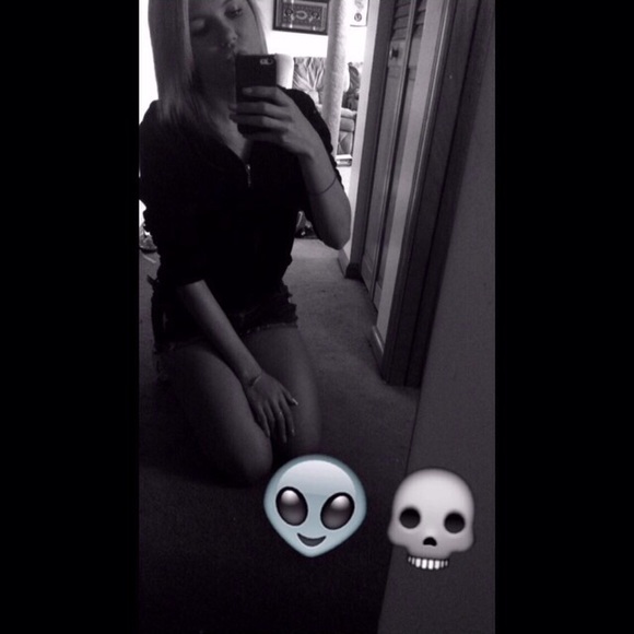 Profile Picture of Kayla Chladek (@kayla070899) on Poshmark