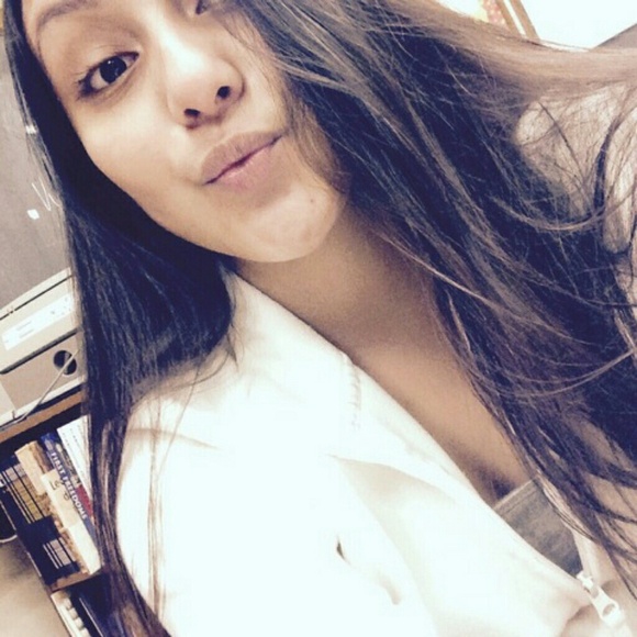 Profile Picture of Karina Ruby (@karinaruby123) on Poshmark