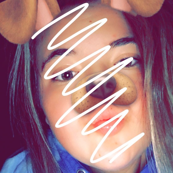 Profile Picture of Lily Wisdom (@lily1014283) on Poshmark