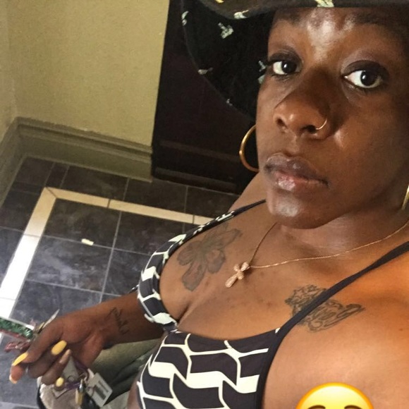 Profile Picture of Alicia Tyson-patterson (@frenchipwifey) on Poshmark