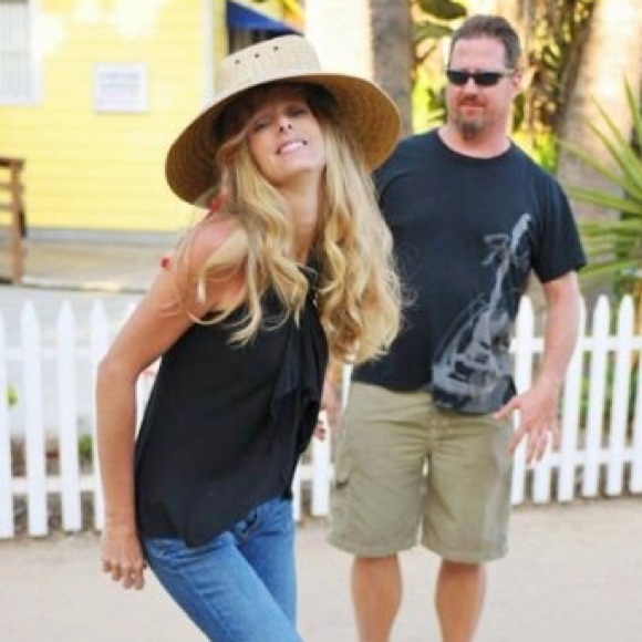 Profile Picture of Cheryl Riesmeyer (@nikkibuggie) on Poshmark