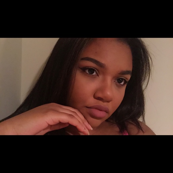 Profile Picture of Efonee Crosby (@efonee) on Poshmark