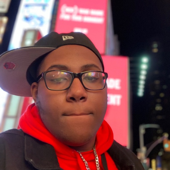 Profile Picture of Carlton Smith (@barlton22) on Poshmark