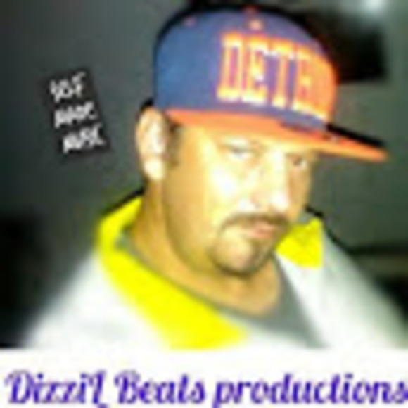 Chris Hewitt - Poshmark Profile Picture of Chris Hewitt (@chris_hewitt) on Poshmark