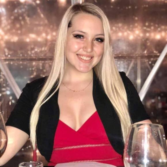 Profile Picture of Gillian Chorazak (@gillianchorazak) on Poshmark