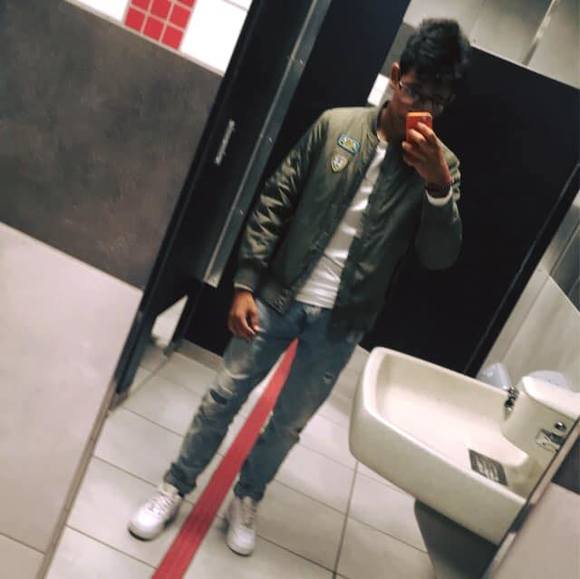 Profile Picture of Favian Sanchez (@faviansanchez) on Poshmark