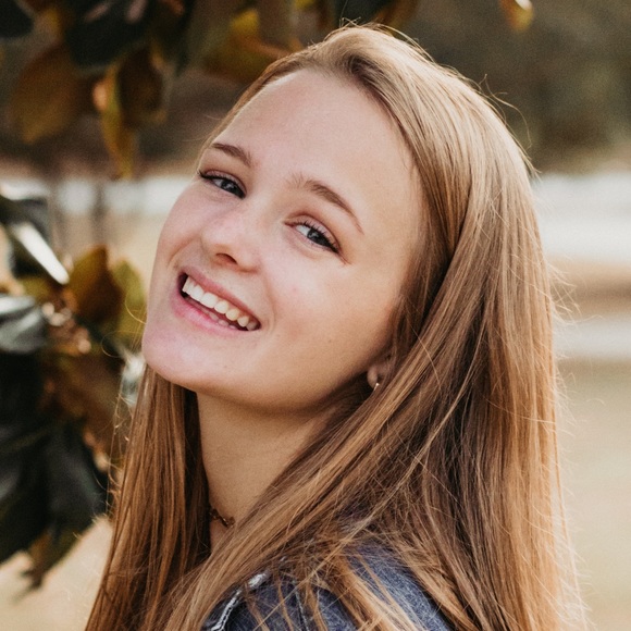 Profile Picture of Amanda Plaster (@amandaplastef) on Poshmark