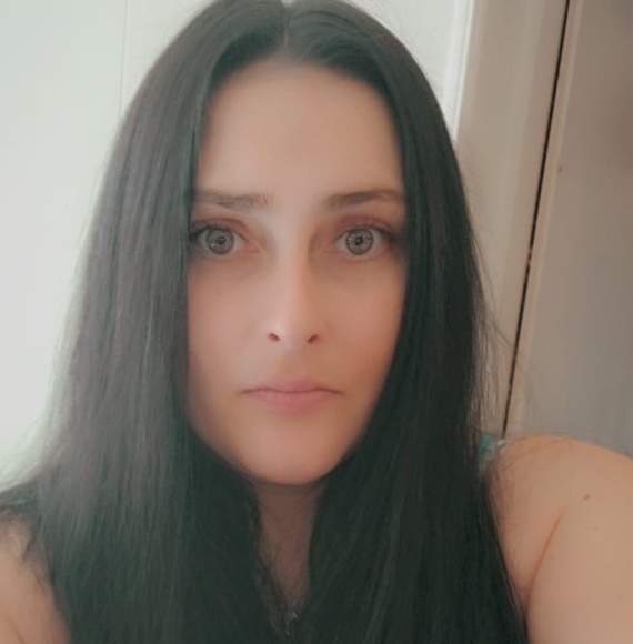 Profile Picture of Lora Oneal (@loraoneal) on Poshmark