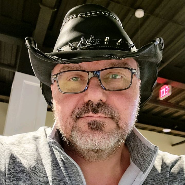 Profile Picture of LarryLeeAcoustic (@llcvibes) on Tiktok