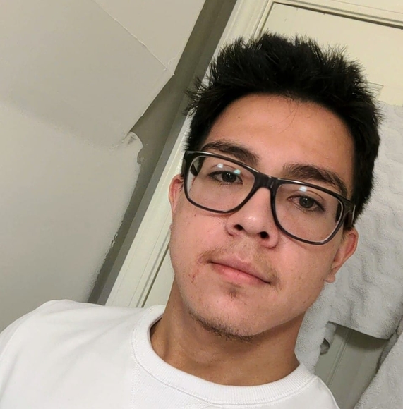 Profile Picture of Daniel Manriquez (@danielmanriq334) on Poshmark