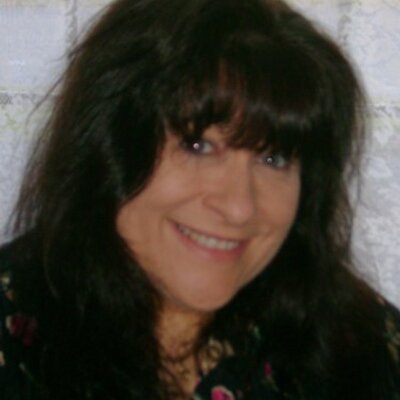 Profile Picture of Kelly Hodgkinon Twitter