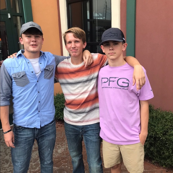 Profile Picture of Logan Mclelland (@logan191919) on Poshmark
