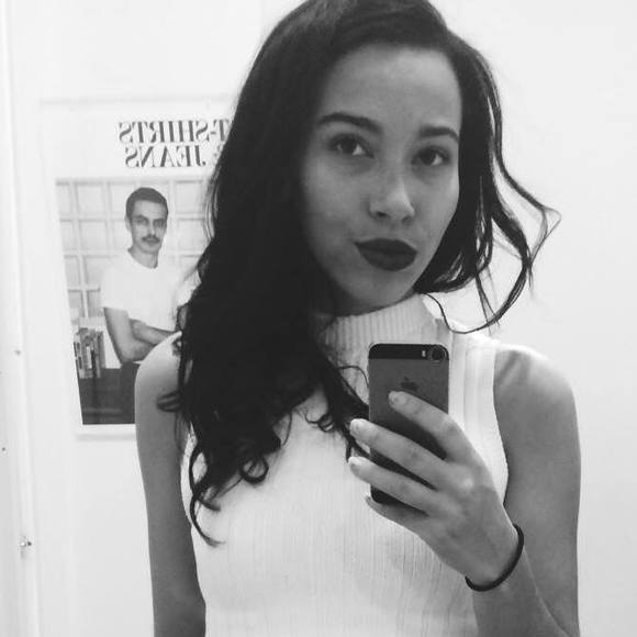 Profile Picture of Danielle Dawson (@daniibaba) on Poshmark