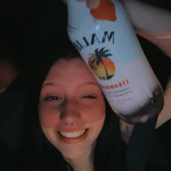 Profile Picture of Skylar Stevens (@skylarnicole19) on Poshmark