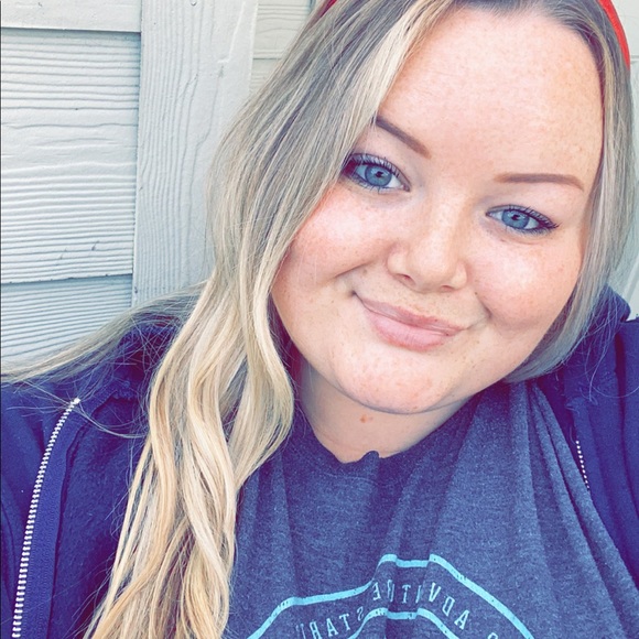 Profile Picture of Gabrielle Manning (@gmanning022) on Poshmark