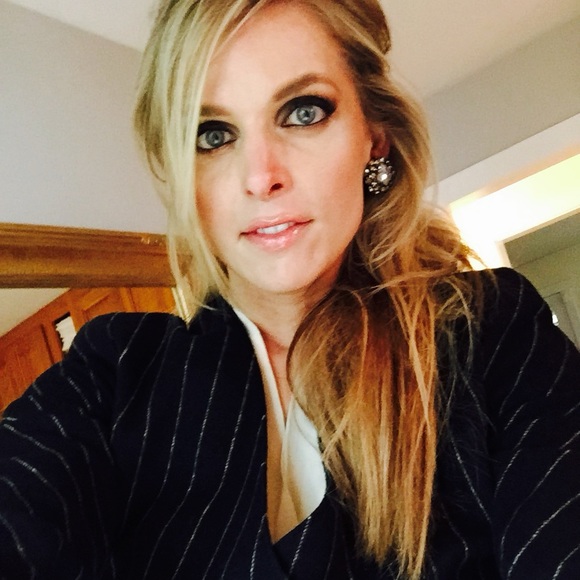 Profile Picture of Stephanie Bascom (@teamtimm) on Poshmark