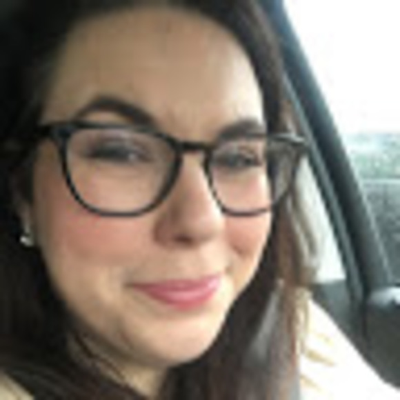 Profile Picture of Jacquelyn Grippe (@jacquelyngrippe) on Poshmark