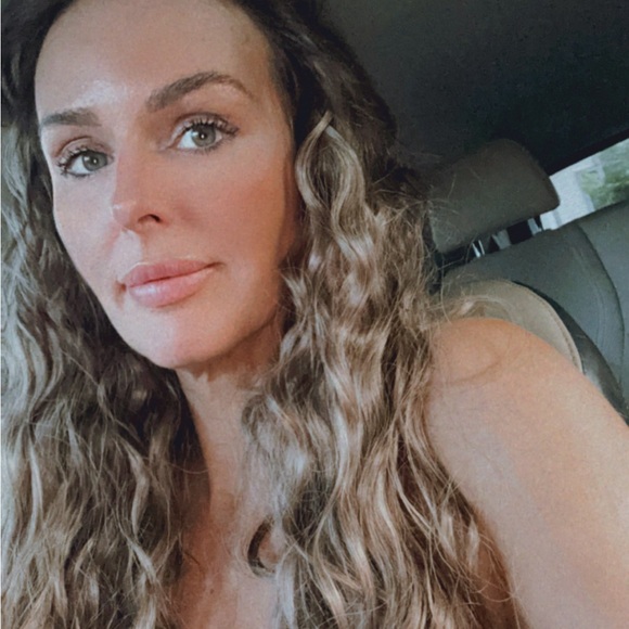 Profile Picture of Yasemin Frantzen (@yaseminalhariri) on Poshmark