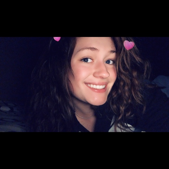 Profile Picture of Kira Pruyne (@kira5599) on Poshmark