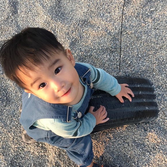 Profile Picture of Wei Zhang (@waleyz2003) on Poshmark