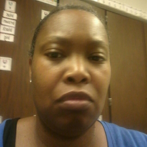 Profile Picture of Tracy Calhoun (@tlcalhoun) on Poshmark