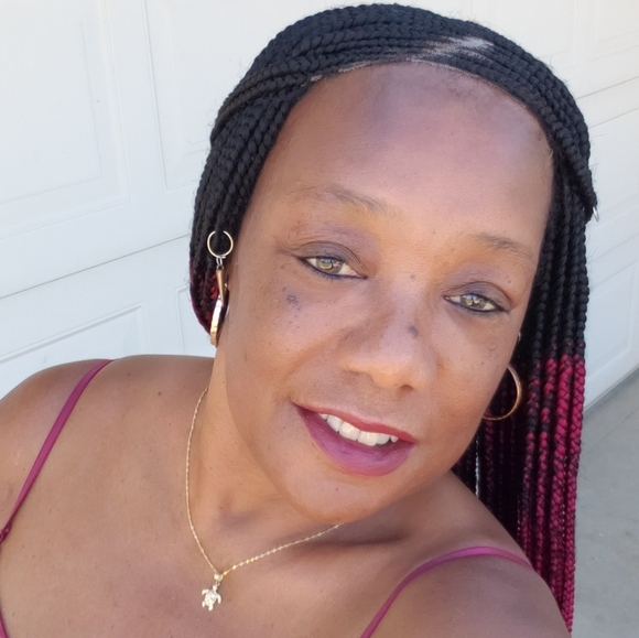 Profile Picture of Inella Holmes (@sunshine1027) on Poshmark