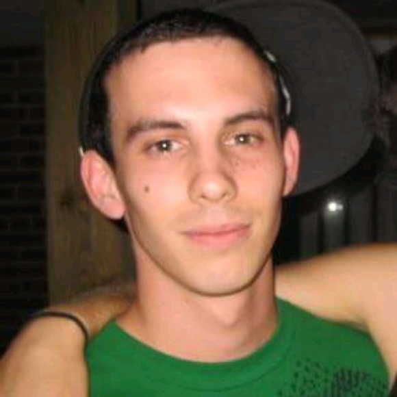 Profile Picture of Evan Reid (@etreid87) on Poshmark