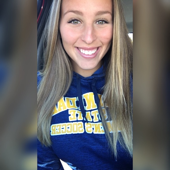 Profile Picture of Tori Bonahoom (@toribonahoom) on Poshmark