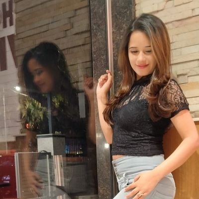 Profile Picture of Yashika Singh (@yashikasingh189) on Twitter