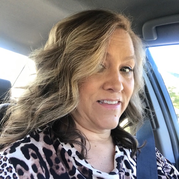 Profile Picture of Laura Tessnear (@lauratessnear) on Poshmark