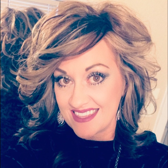 Profile Picture of Shelly Oglesby (@nanette823) on Poshmark
