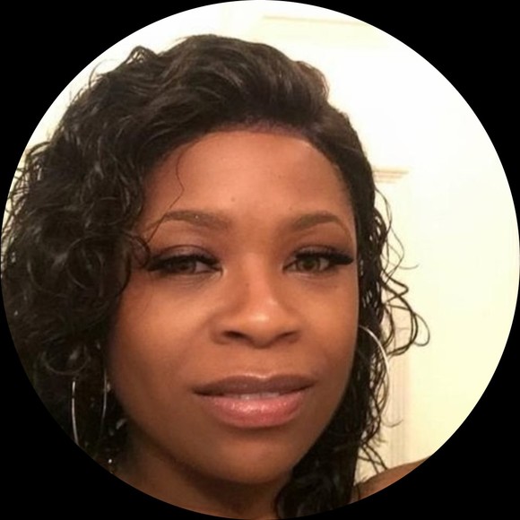 Profile Picture of Denikia Haggins (@denikiahaggins) on Poshmark